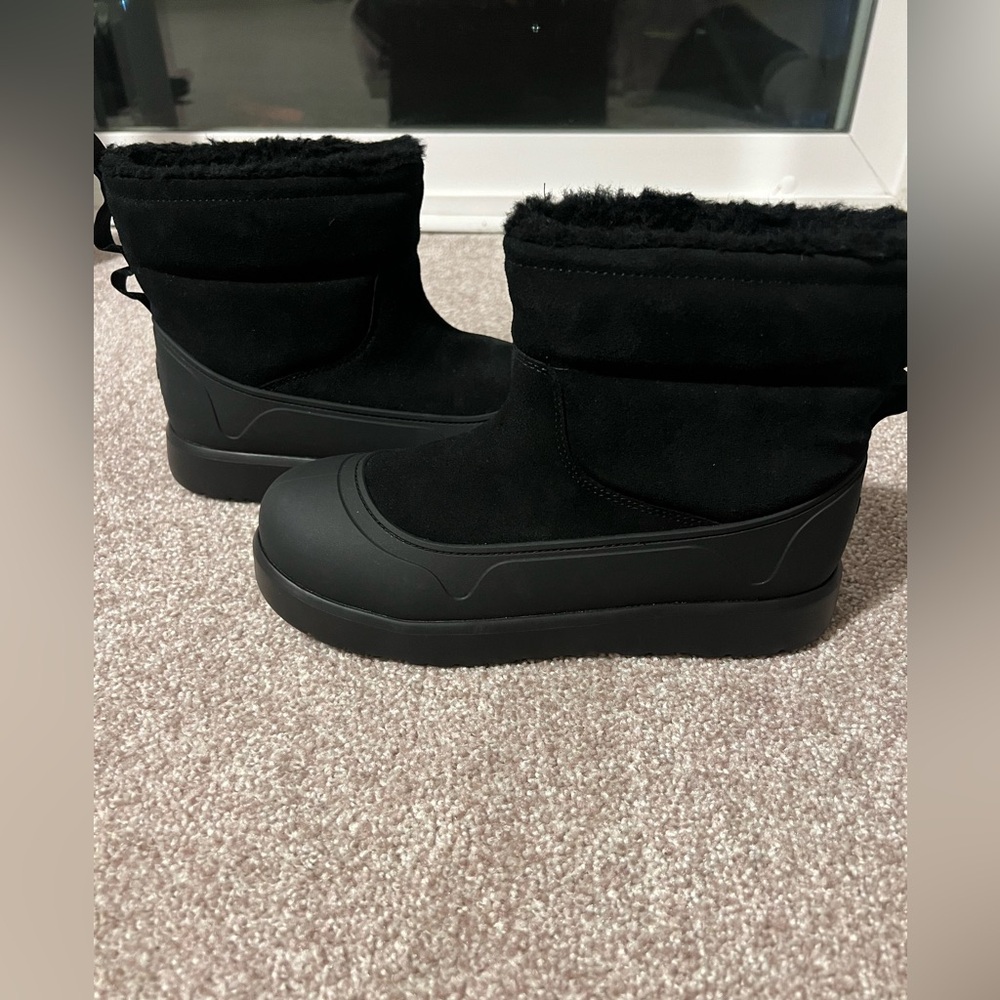 UGG Classic Mini Mod Boots Men 5 / Women 6.5 /37